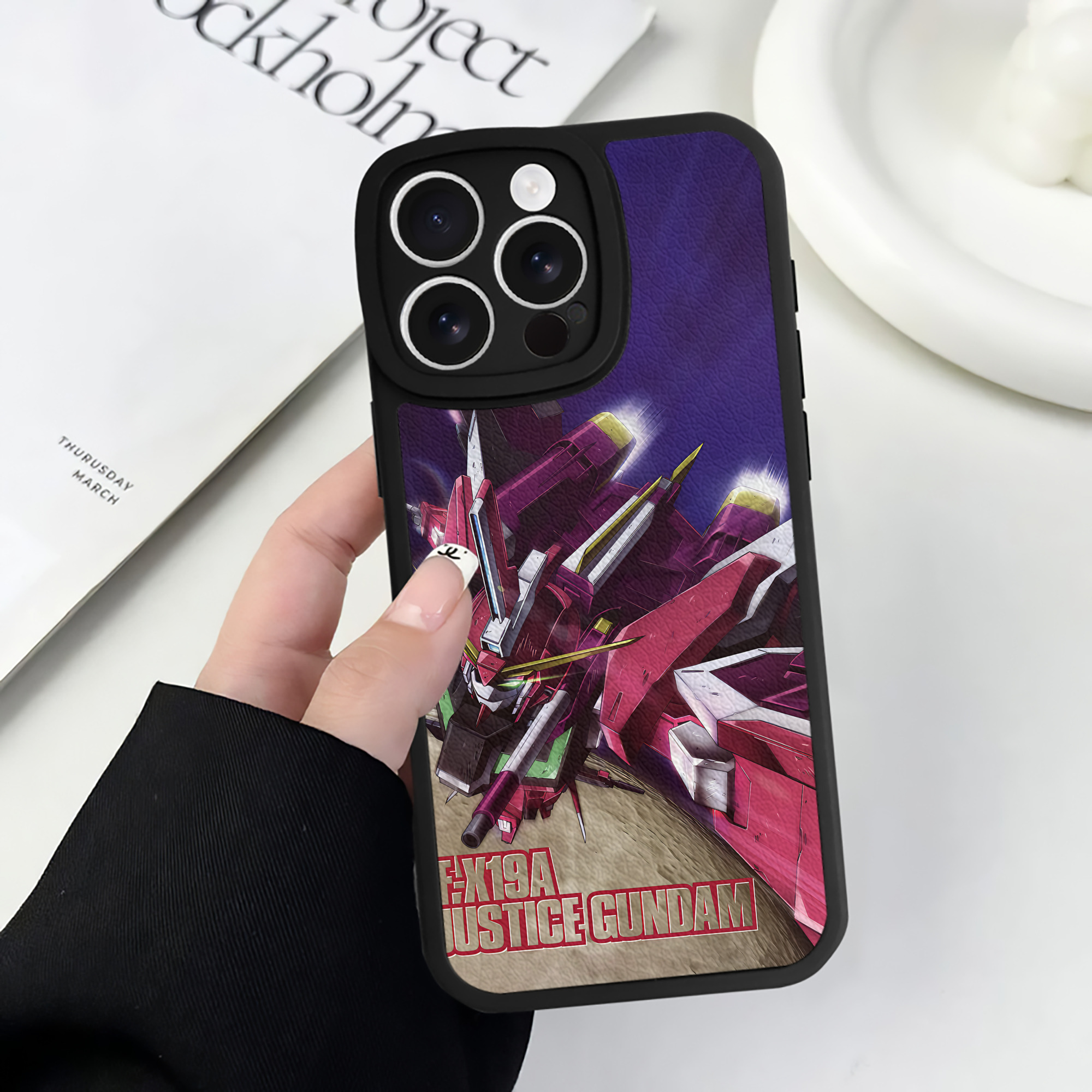 （画像用） 機動戦士ガンダム Mobile Suit Gundam 【iPhone 16シリーズ対応】シリコンスマホケース（レザー調） 材質：シリコン